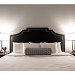 Bold 2Br 2Ba In The Block Apartment By Cozysuites!