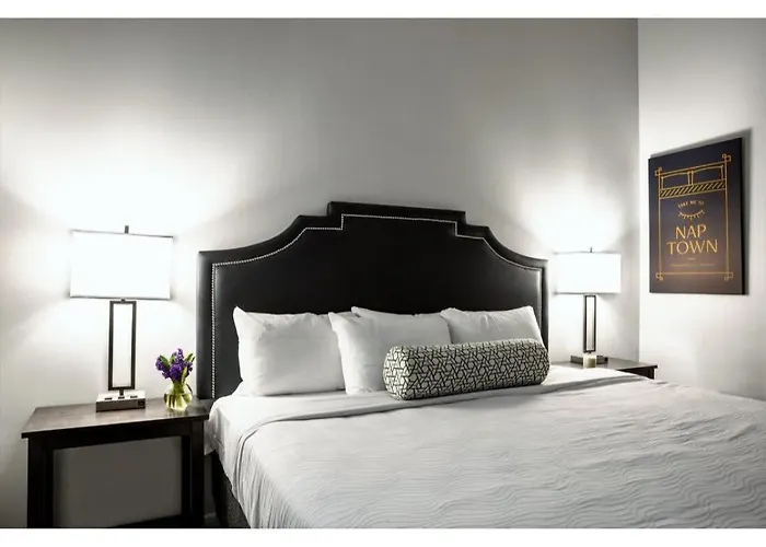 Bold 2Br 2Ba In The Block Apartment By Cozysuites!