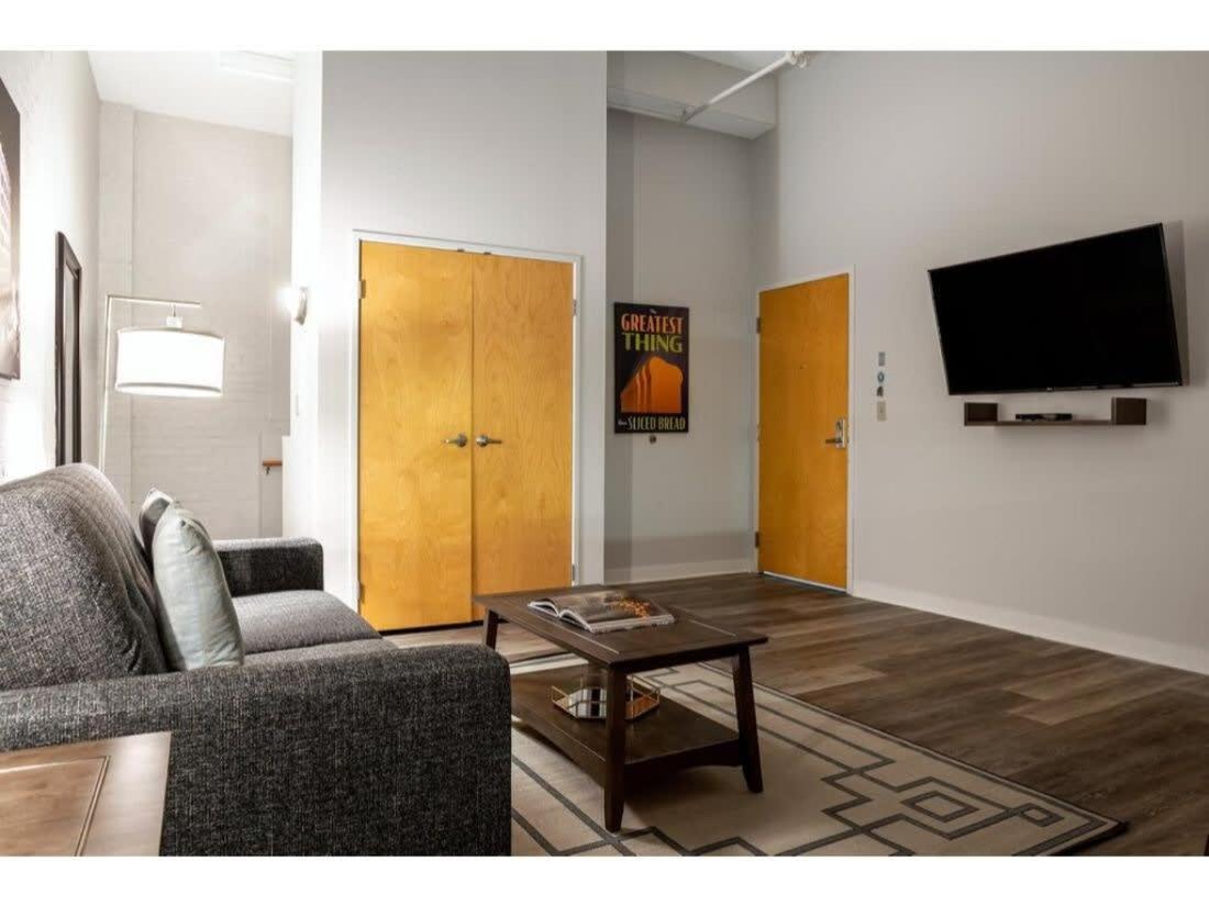 Bold 2br 2ba In The Block By Cozysuites! Apartment Indianapolis