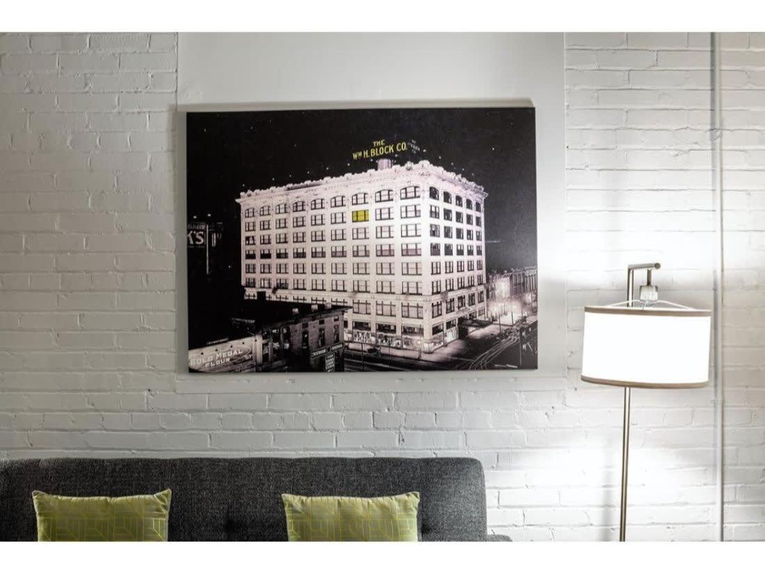 Bold 2br 2ba In The Block By Cozysuites! Indianapolis