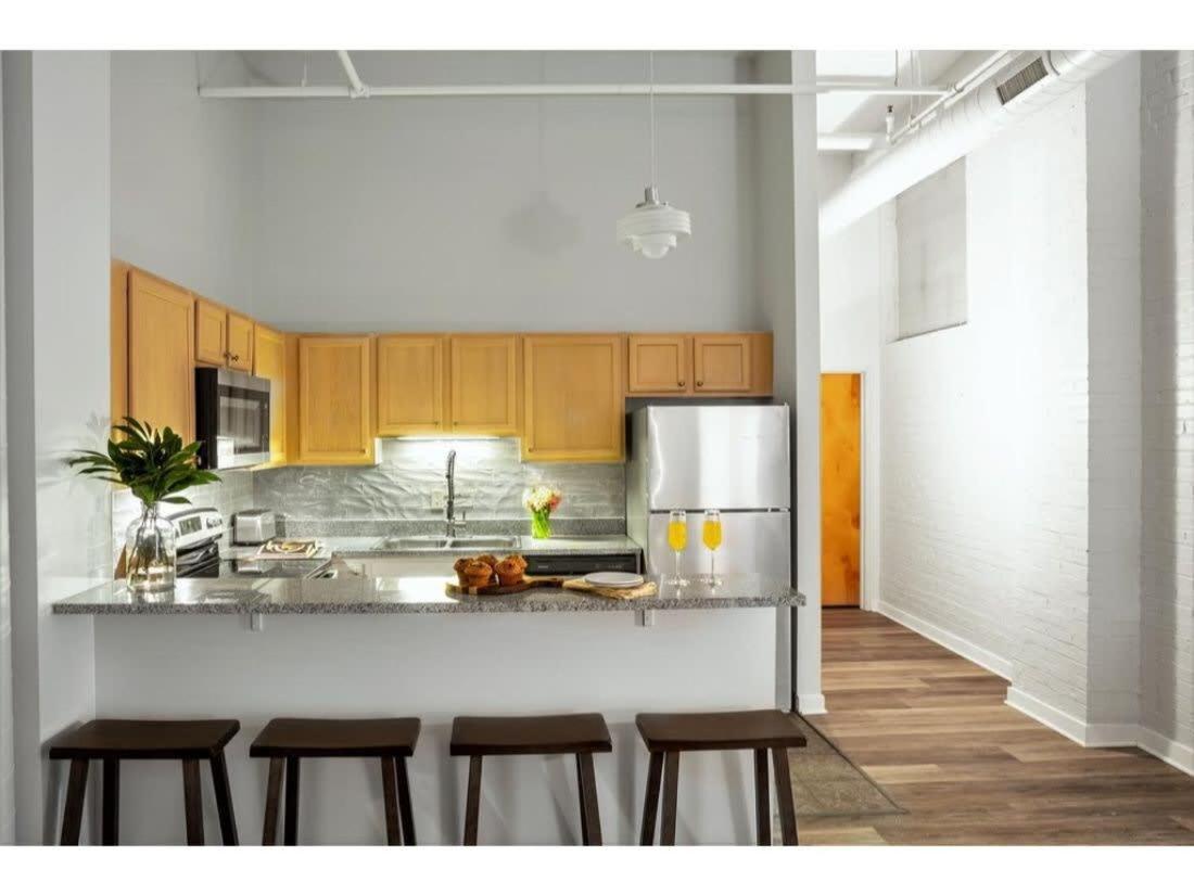 Bold 2br 2ba In The Block By Cozysuites!