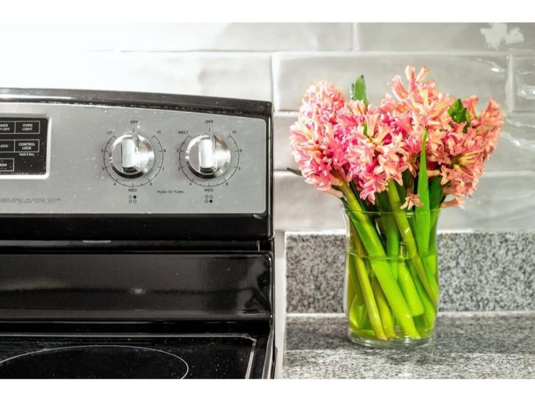 Apartment Bold 2br 2ba In The Block By Cozysuites!