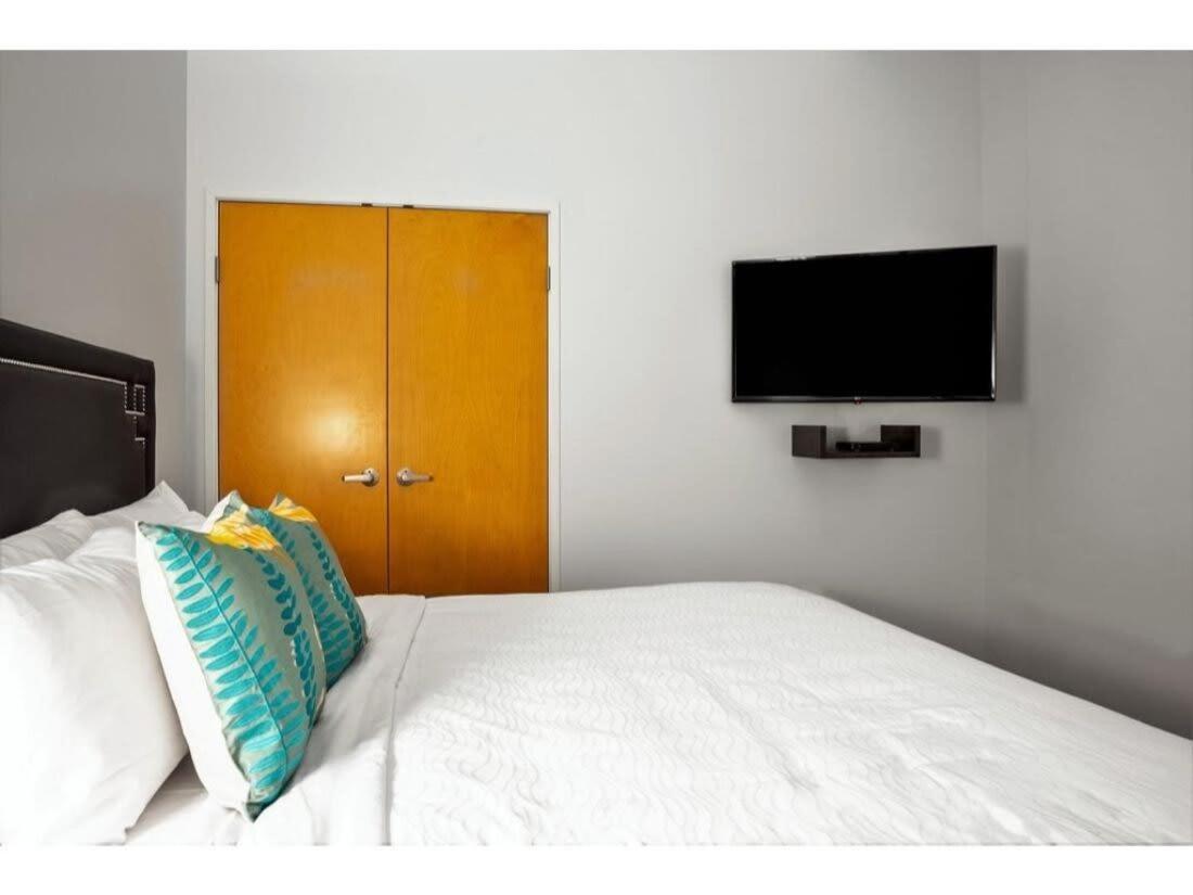 Bold 2br 2ba In The Block By Cozysuites! Apartment *